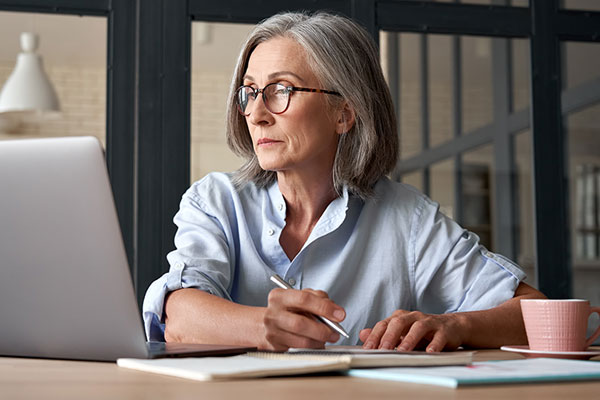woman with laptop